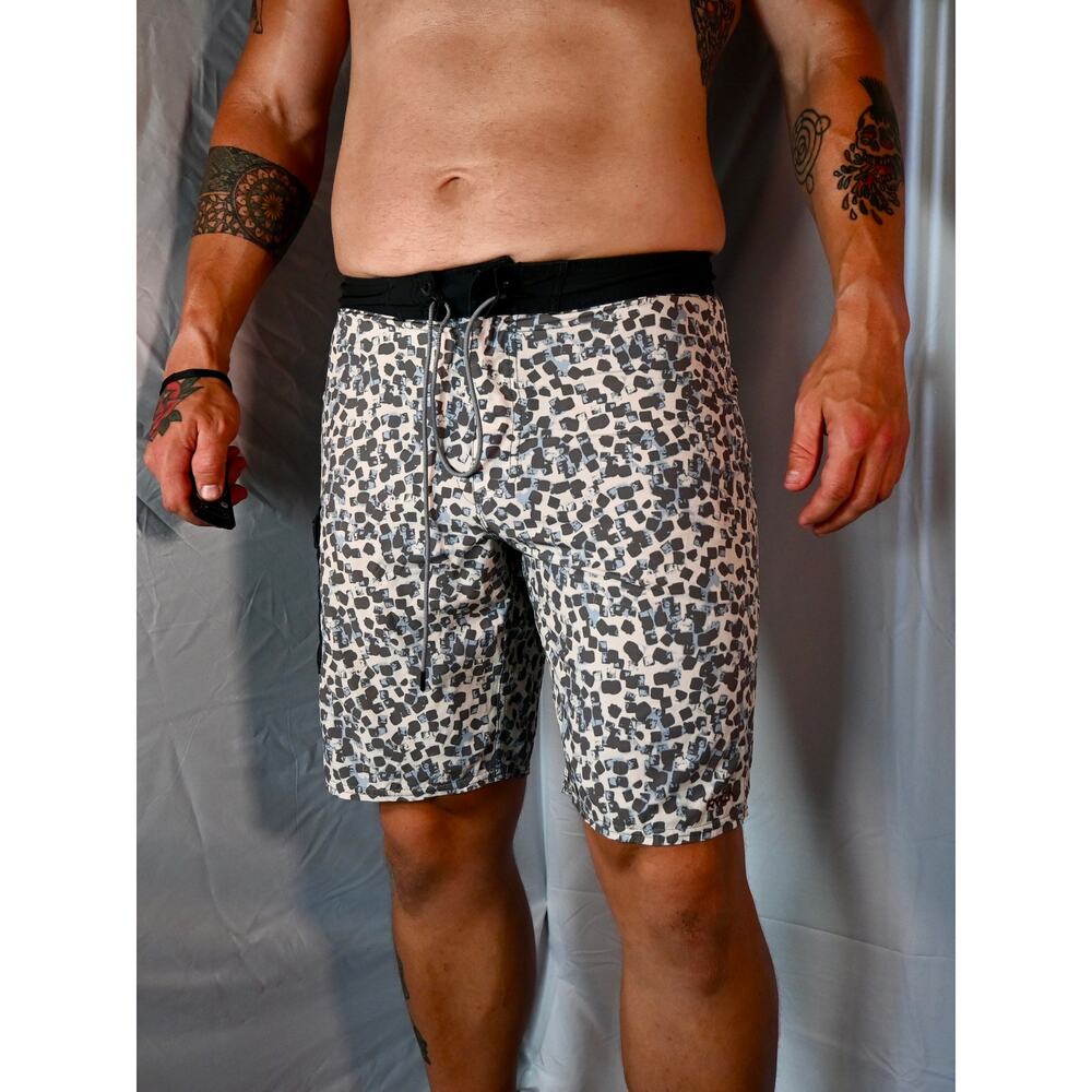 RVCA Barrow Board Shorts Square Pattern Men’s Size 32